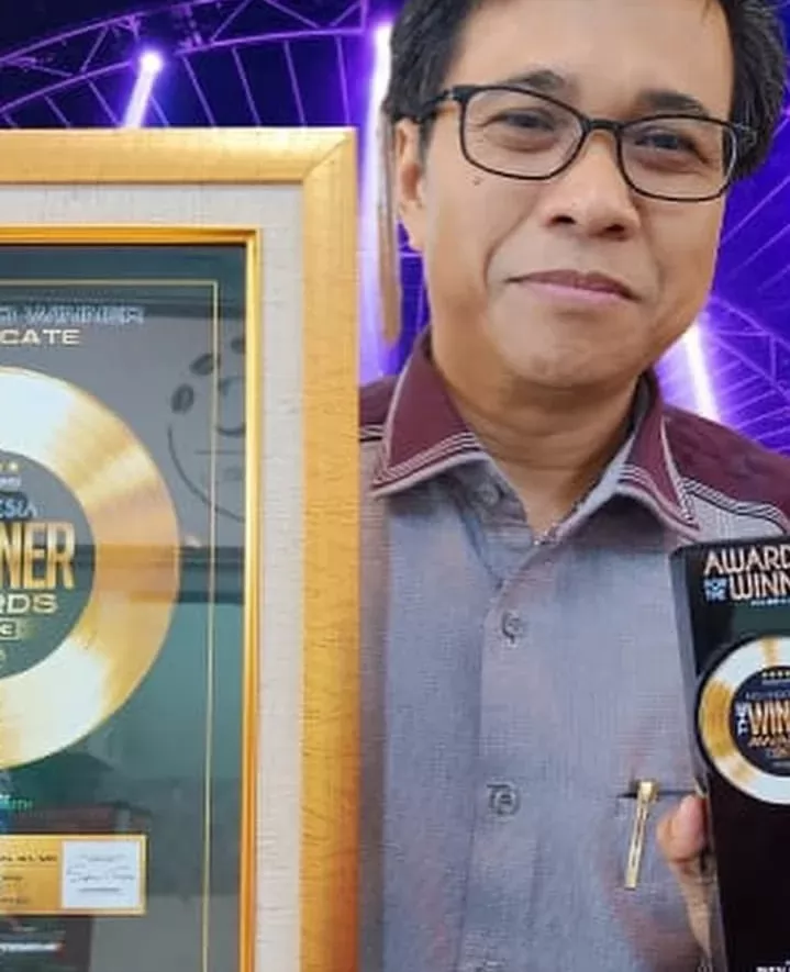 Penyerahan Sertifikat DR. Endang Hardian SH.MH