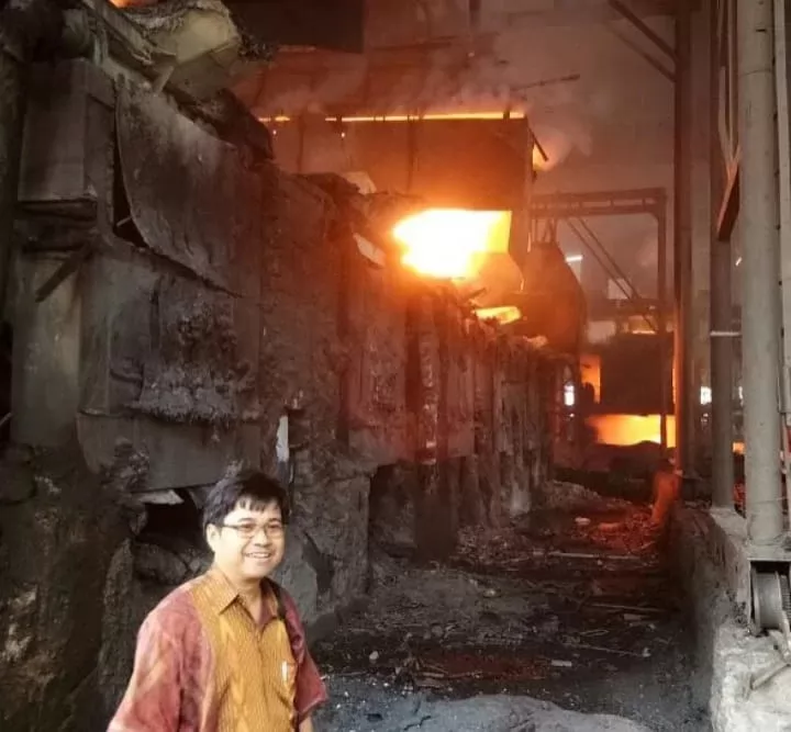PabrikPeleburan Besi